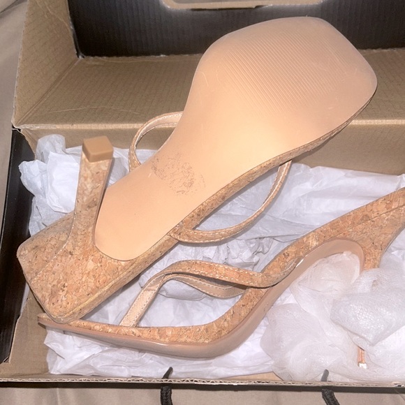 Thong cork sandals - Picture 2 of 4